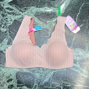 Hanes Textured Lace Bra in Soft Pink